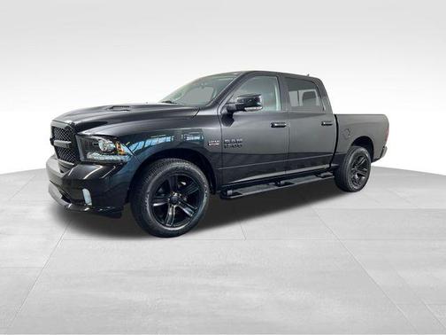 Brilliant Black Crystal Pearlcoat 2018 RAM 1500 Night
