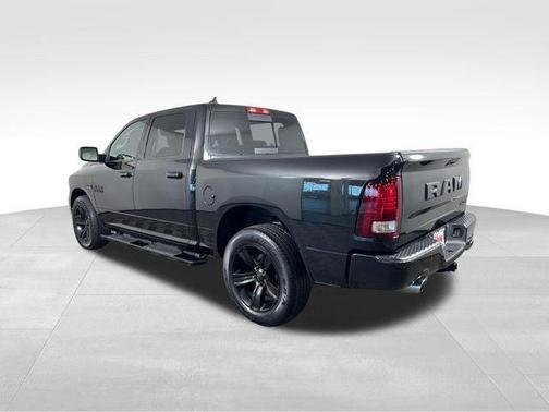 Brilliant Black Crystal Pearlcoat 2018 RAM 1500 Night
