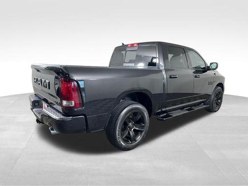 Brilliant Black Crystal Pearlcoat 2018 RAM 1500 Night