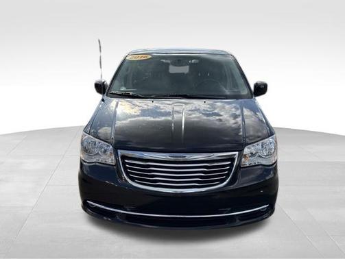 Brilliant Black Crystal Pearlcoat 2016 Chrysler Town & Country Touring
