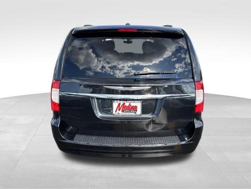 Brilliant Black Crystal Pearlcoat 2016 Chrysler Town & Country Touring