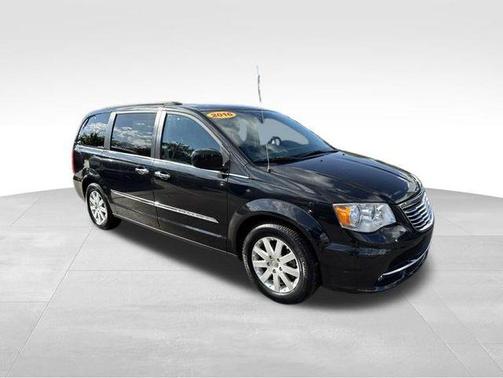 Brilliant Black Crystal Pearlcoat 2016 Chrysler Town & Country Touring