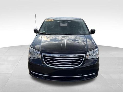 Brilliant Black Crystal Pearlcoat 2016 Chrysler Town & Country Touring