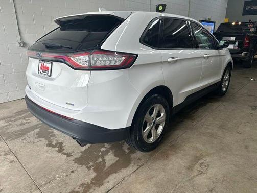 Oxford White 2017 Ford Edge SE