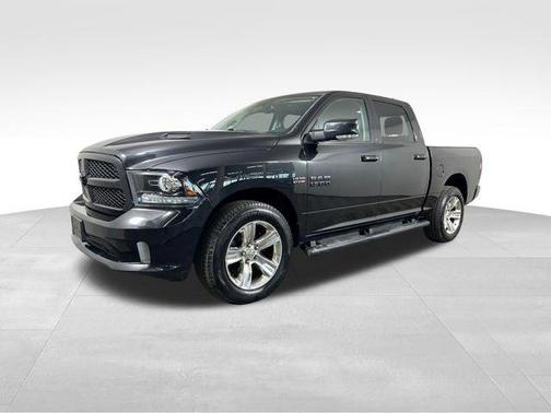 Brilliant Black Crystal Pearlcoat 2017 RAM 1500 Sport
