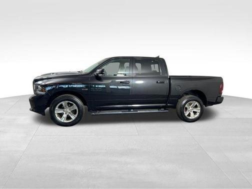 Brilliant Black Crystal Pearlcoat 2017 RAM 1500 Sport