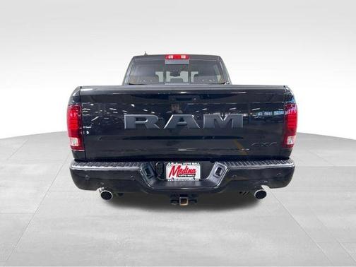 Brilliant Black Crystal Pearlcoat 2017 RAM 1500 Sport