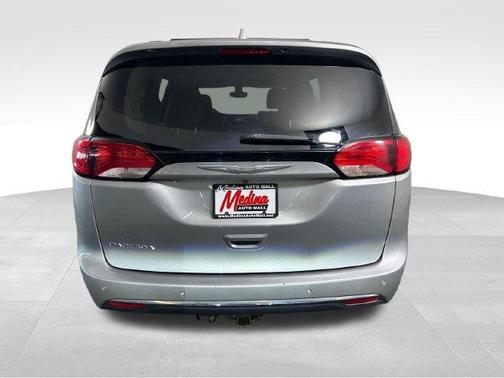 Billet Silver Metallic Clearcoat 2017 Chrysler Pacifica Touring-L
