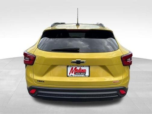Yellow Metallic 2024 Chevrolet Trax 2RS