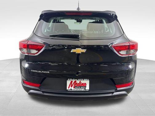 Mosaic Black Metallic 2023 Chevrolet Trailblazer LS