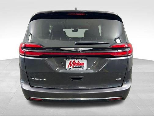 Granite Crystal Clearcoat Metallic 2022 Chrysler Pacifica Touring-L