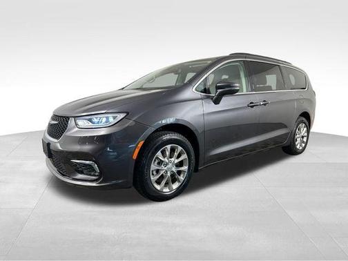 Granite Crystal Clearcoat Metallic 2022 Chrysler Pacifica Touring-L