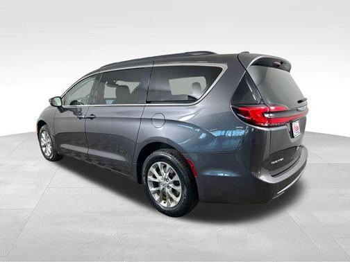 Granite Crystal Clearcoat Metallic 2022 Chrysler Pacifica Touring-L