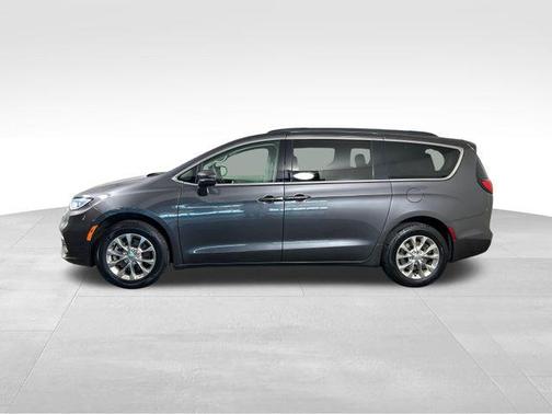 Granite Crystal Clearcoat Metallic 2022 Chrysler Pacifica Touring-L