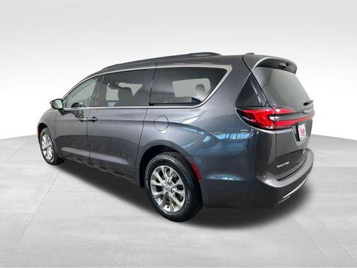 Granite Crystal Clearcoat Metallic 2022 Chrysler Pacifica Touring-L