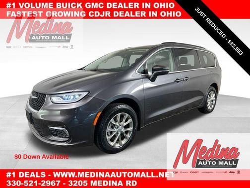 Granite Crystal Clearcoat Metallic 2022 Chrysler Pacifica Touring-L