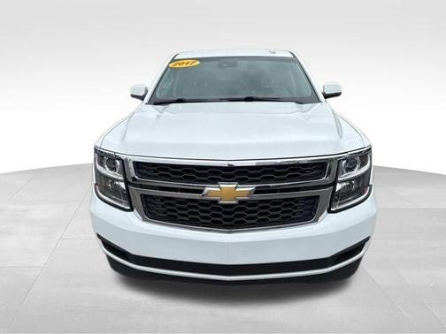 Summit White 2017 Chevrolet Suburban LT
