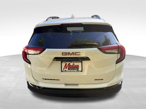 Summit White 2024 GMC Terrain SLE