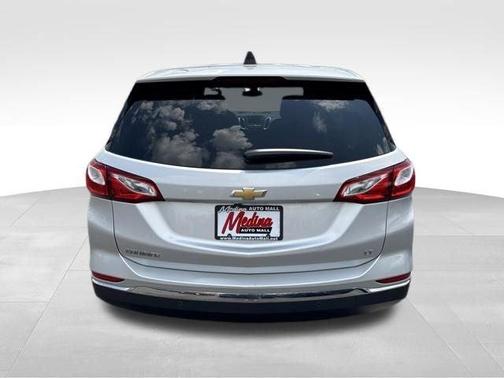 Silver Ice Metallic 2020 Chevrolet Equinox 2LT