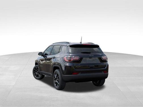 Diamond Black 2026 Jeep Compass Latitude