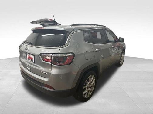 Billet Silver Metallic Clearcoat 2023 Jeep Compass Latitude Lux