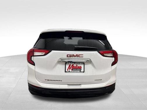Summit White 2024 GMC Terrain SLE
