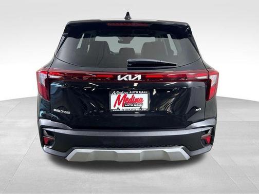 Fusion Orange 2024 Kia Seltos LX