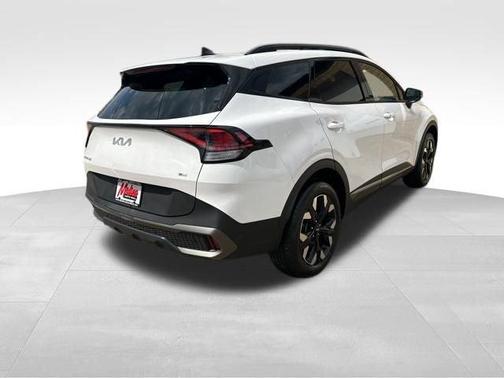 Glacial White Pearl 2023 Kia Sportage X-Line