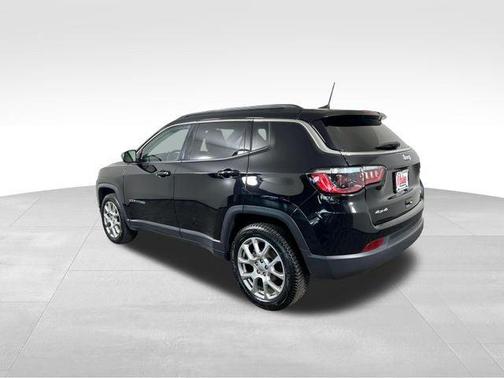 Diamond Black 2022 Jeep Compass Latitude Lux