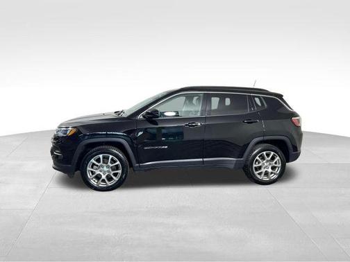 Diamond Black 2022 Jeep Compass Latitude Lux