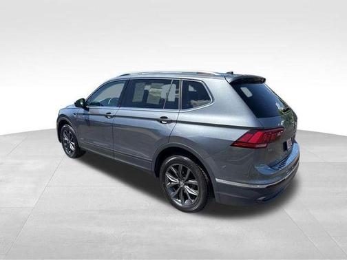 Platinum Gray Metallic 2023 Volkswagen Tiguan 2.0T SE