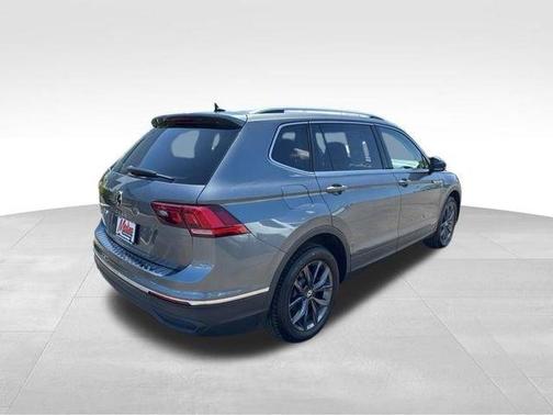 Platinum Gray Metallic 2023 Volkswagen Tiguan 2.0T SE