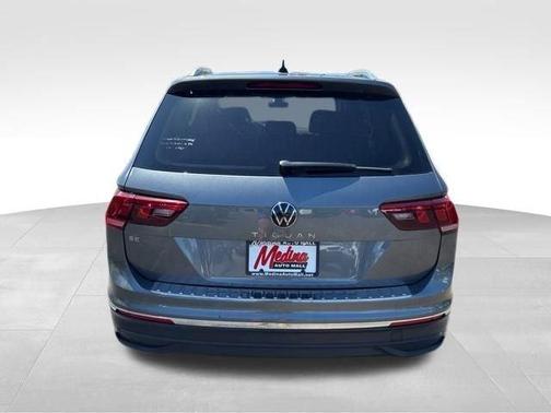 Platinum Gray Metallic 2023 Volkswagen Tiguan 2.0T SE