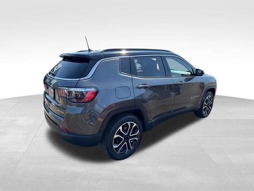 Granite Crystal Clearcoat Metallic 2023 Jeep Compass Limited