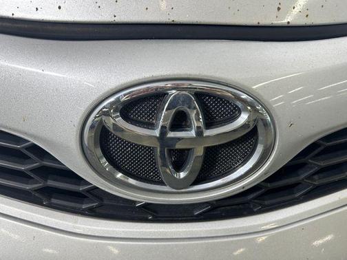 Classic Silver Metallic 2014 Toyota Camry SE
