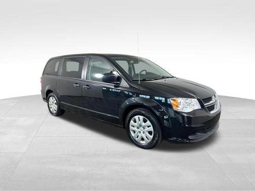 Black Onyx Crystal Pearlcoat 2020 Dodge Grand Caravan SE