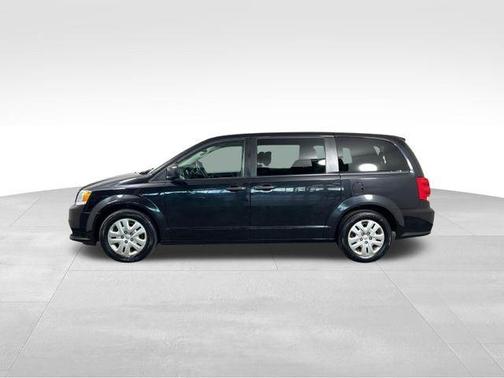 Black Onyx Crystal Pearlcoat 2020 Dodge Grand Caravan SE