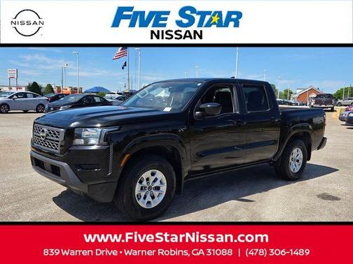 Black 2024 Nissan Frontier SV