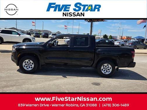 Black 2024 Nissan Frontier SV