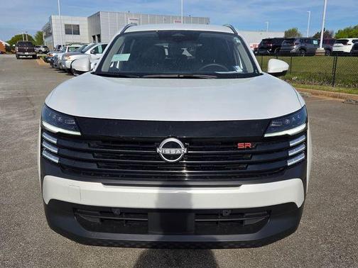 Aspen White Tri 2025 Nissan Kicks SR