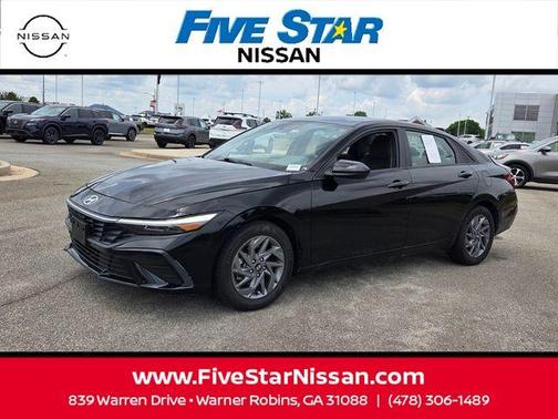 Black 2024 Hyundai ELANTRA SEL
