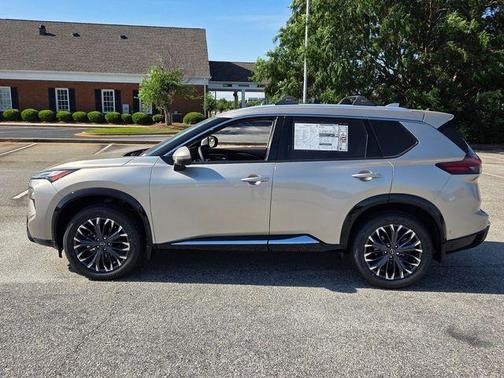 Champagne Silve 2026 Nissan Rogue Platinum