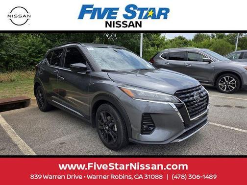 Gun Metallic 2024 Nissan Kicks SR