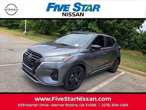 Gun Metallic 2024 Nissan Kicks SR