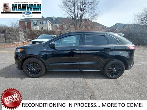 AGATE BLACK METALLIC 2023 Ford Edge ST LINE