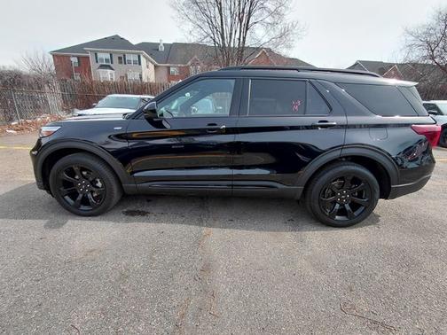 AGATE BLACK METALLIC 2023 Ford Explorer ST-LINE