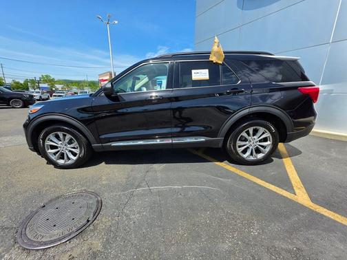 AGATE BLACK METALLIC 2023 Ford Explorer XLT