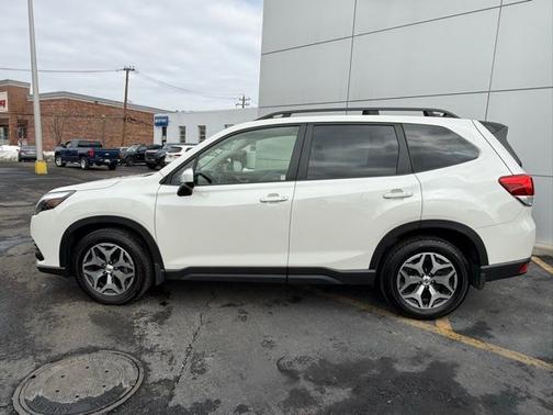 2024 Subaru Forester PREMIUM