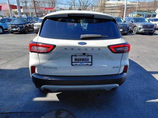OXFORD WHITE 2023 Ford Escape ACTIVE