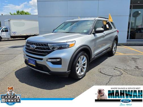 ICONIC SILVER METALLIC 2023 Ford Explorer XLT